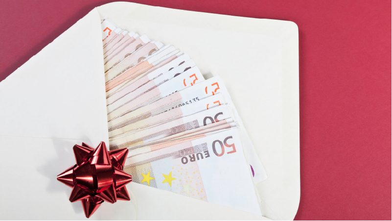 imagem um presente em papel branco